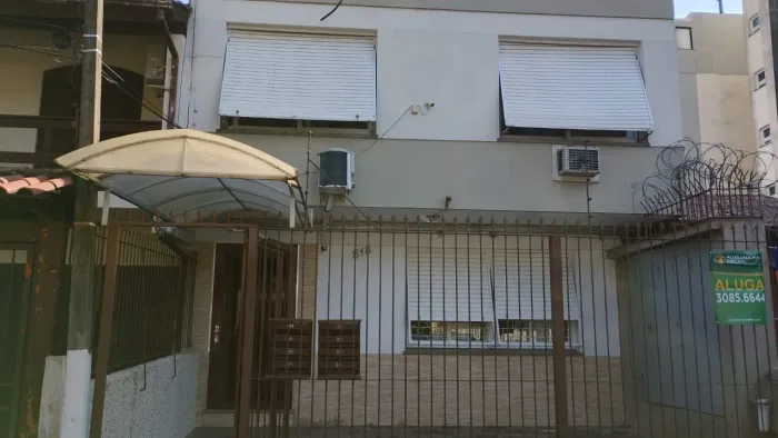 Apartamento térreo, com pátio na Rua Chile Bairro Jardim Botânico,ótimo local
