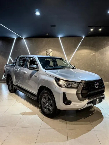 Toyota Hilux CD SR 4X4 2.8 TDI Diesel Aut. 2025