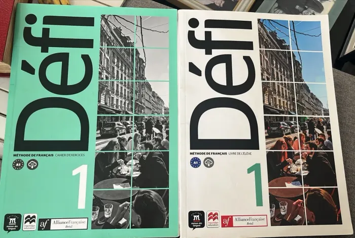DÉFI 1 - LIVRE + CAHIER (Francês - Alliance Française)