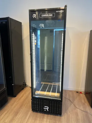 Cervejeira expositora 570L total black - nova - pronta entrega