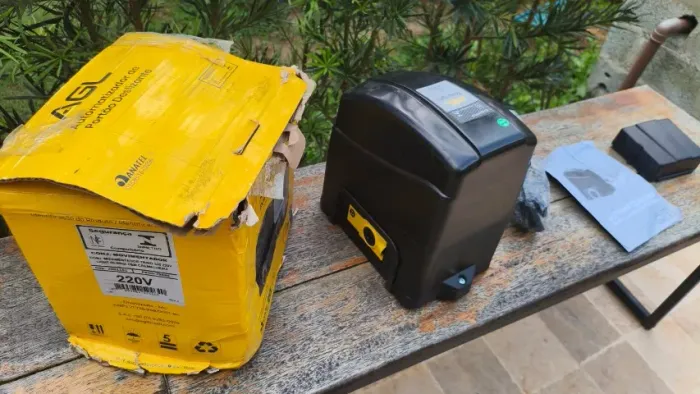 Motor de portão Automatizador trino izzy AGL p/ portão deslizante 300kg
