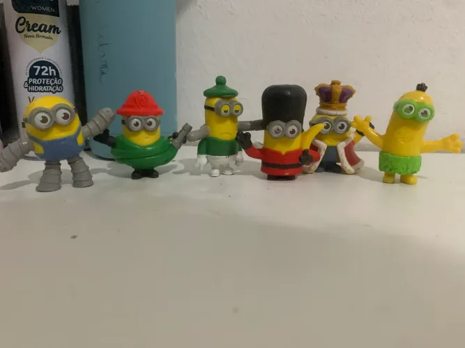 Coleção miniaturas minions com 5 unidades , cada custa 10 reais