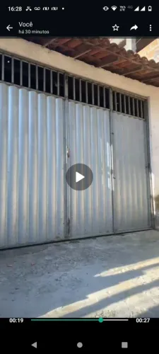 Vende-se uma casa. Em cajazeiras 11. Próx ao torres material de construção.