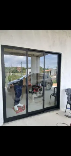FABRICAMOS SOBRE MEDIDAS PORTAS PORTÕES P GARAGEM JANELAS E PORTAS LINHA SUPREMA BRANCA PR