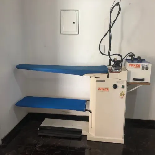 Mesa de Passar Industrial com Ferro e Caldeira