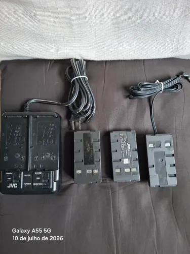 carregador de baterias, baterias e bolsa para câmeras JVC