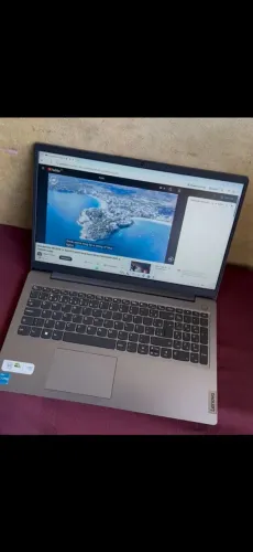 Notebook Lenovo (acompanha carregador novo original)