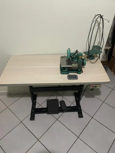 Máquina overloque 