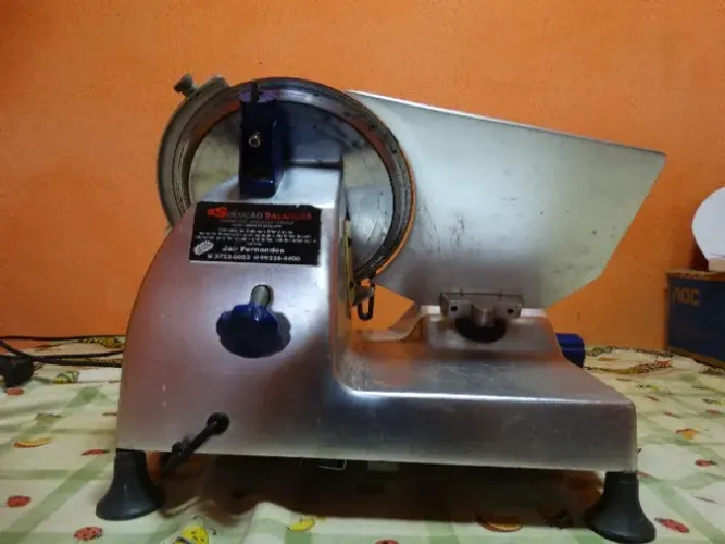 Cortador de Frios Gural GLP 240 Semiautomático Bivolt