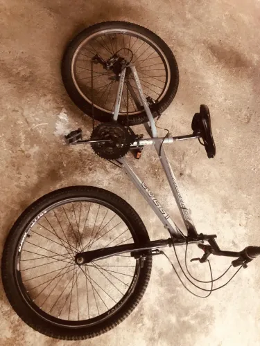 Bicicleta Aro 24 18 marchas