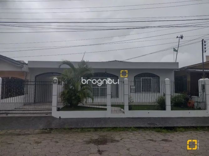 Casa a venda na Trindade