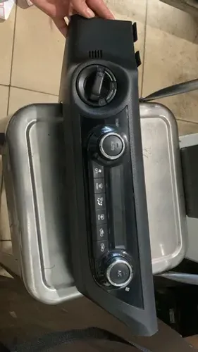 Controle do ar condicionado e botão comando da tração 4x4 Hilux