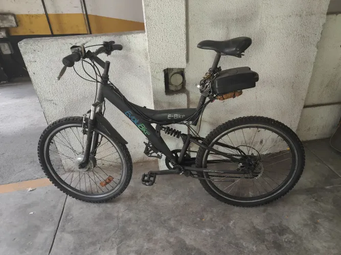 Bicicleta Elétrica EvoluBike  Preta com.modulo novo e bateria frog com problema 