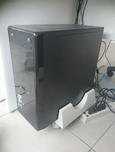 Suportes Móveis para Gabinetes (PC)