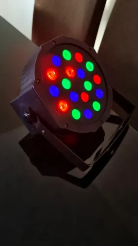Refletor LED RGBW para eventos e festas