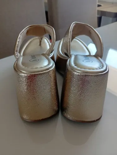 Vendo tamanco numeração 35 