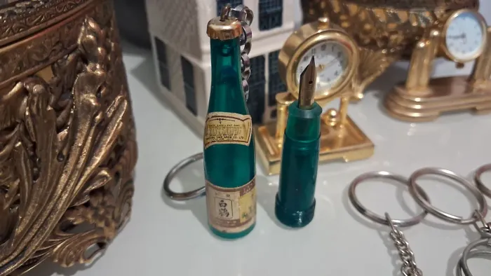 Rara Caneta Tinteiro Antiga em Forma de Garrafinha 