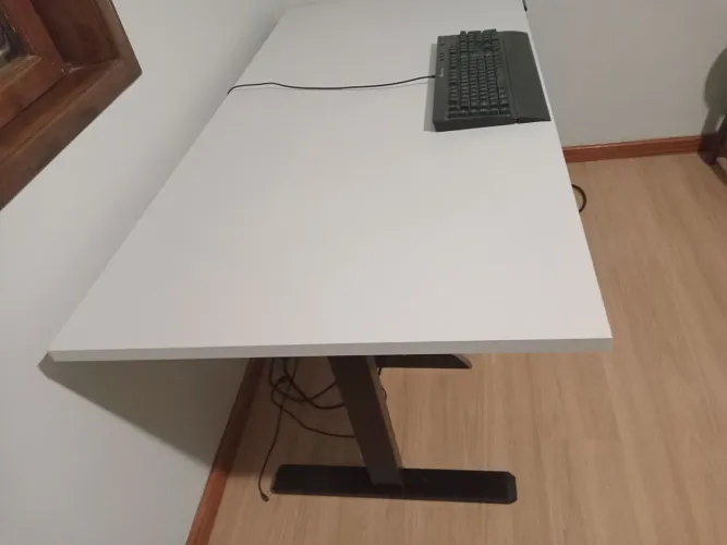 Vendo Mesa Gamer com Regulagem elétrica Slikdesk com 160x80cm.