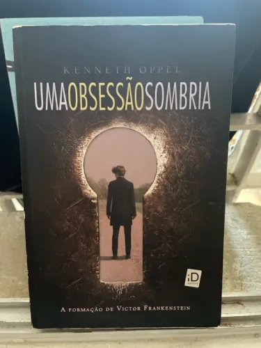 Livro Uma Obsessão Sombria - Kenneth Oppel