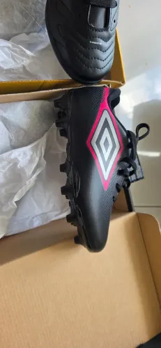 Chuteira society e campo infantil Umbro 28 