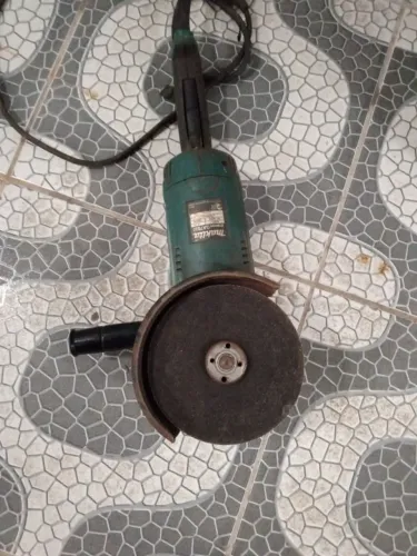 Lixadeira Angular Makita GA7020 2.200 W