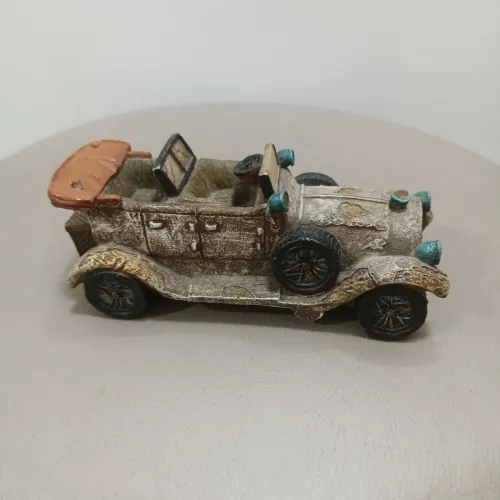 Miniatura de carrinho de resina