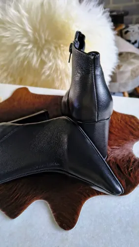 Bota em Couro Semi Nova