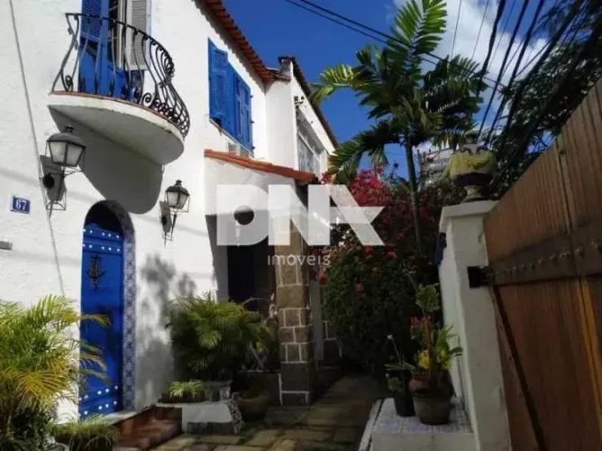 Casa de rua - Duplex / Residencial / Botafogo