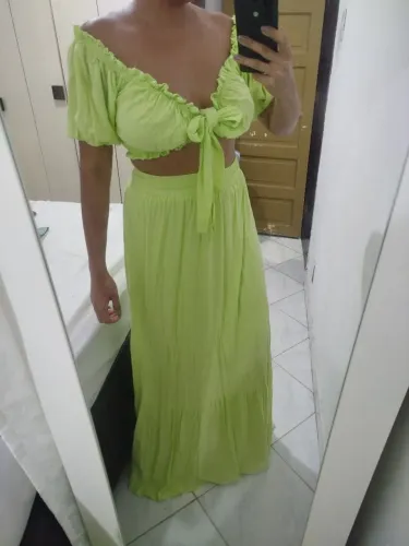 Conjunto cropped e saia verde -