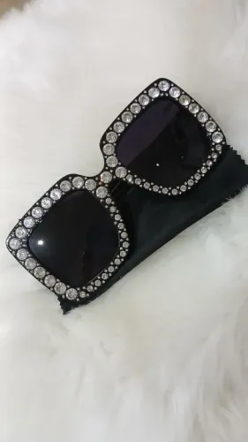 Óculos Preto de sol com pedra rias brilhosas