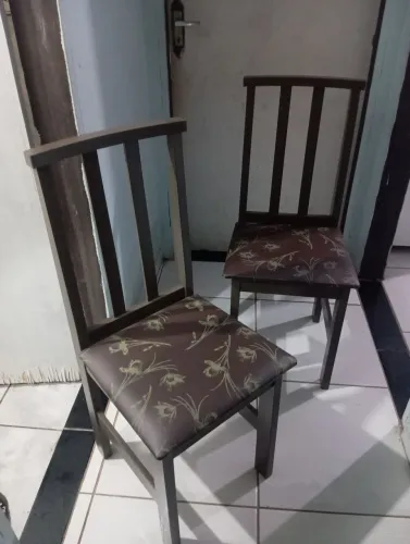 Cadeiras de Madeira com Estofado Floral