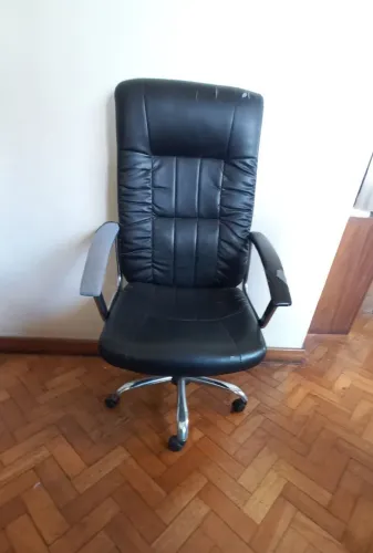 Cadeira para escritório giratória presidente