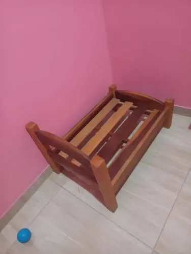 Cama de madeira para cachorro