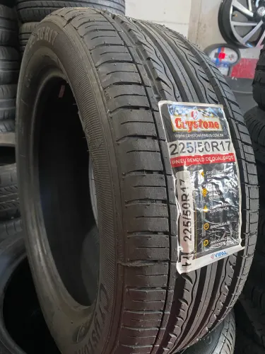 01 pneu Crystone 225/50R17