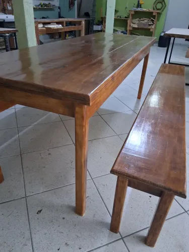 Mesa de Madeira Rústica com bancos