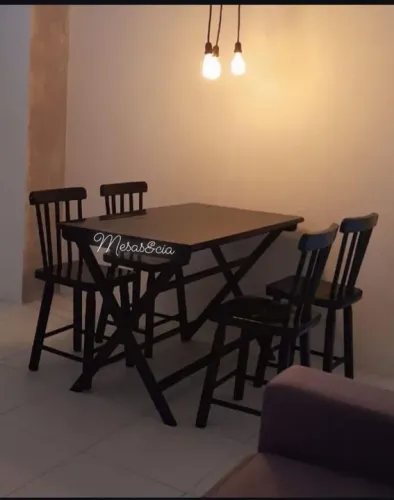Mesa e cadeiras para sua loja 