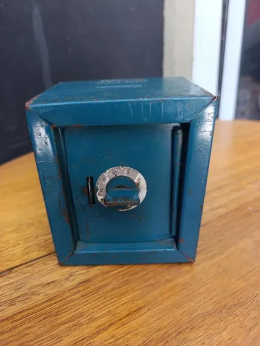 ANTIGO COFRE PORTA MOEDAS COFRINHO MF FERCAR RARIDADE ANOS 90.