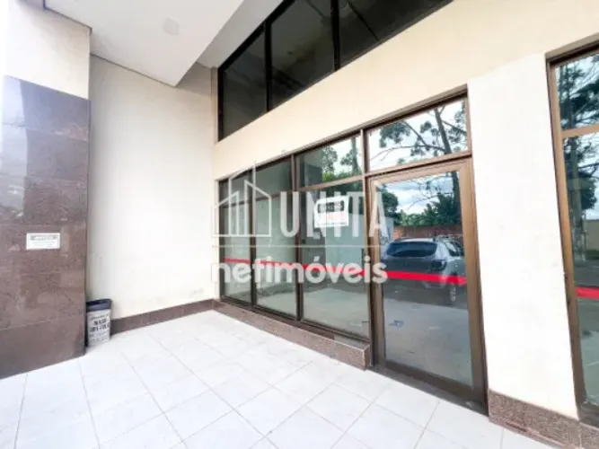 loja com pé direito duplo no Henrique Baeta em Águas Claras