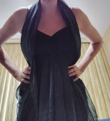 Vestido de festa verde musgo com echarpe