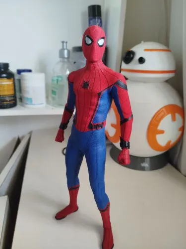 Spiderman homecoming deluxe hot toys