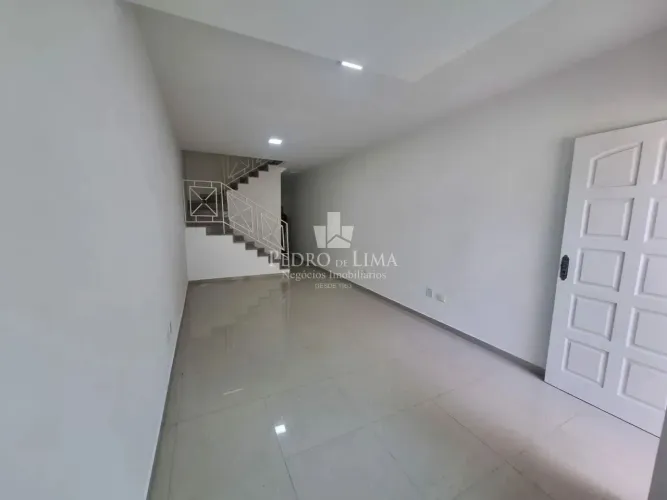 Sobrado no Patriarca com 3 suítes e 6 vagas na Vila Matilde