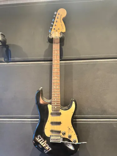 Guitarra Squier Stratocaster by fender + Bag Acolchoada Solid Sound