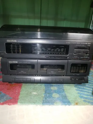 GRADIENTE SYSTEM ms 200 para retirada de peças, funciona radio nos 2 canais.