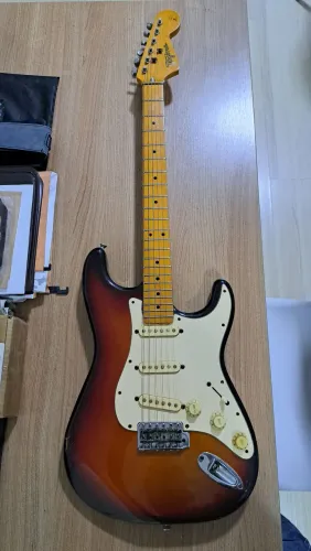 Guitarra Tagima era Seizi - head Fender