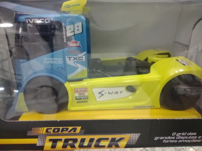 Caminhão IVECO Copa Truck - Miniatura Colecionável