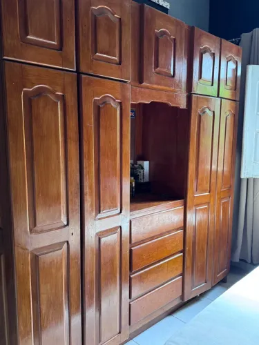 Guarda-Roupa de Madeira Maciça - Casal