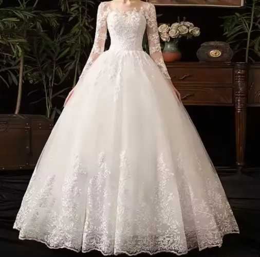 Vestido de Noiva Elegante com Renda, Manga Longa e detalhes dourado (Melhor Oferta)