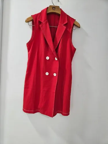 Colete vermelho elegante