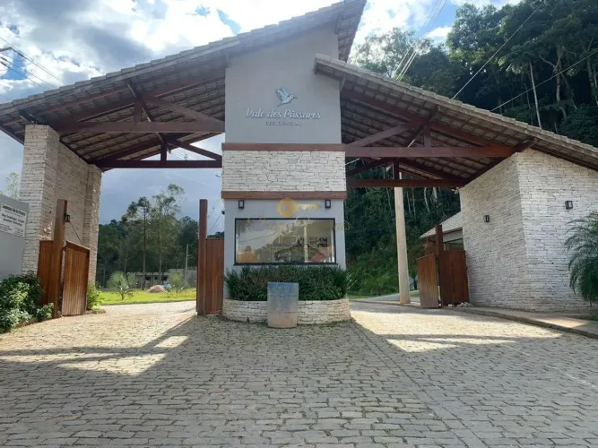 Terreno em Condomínio para Venda em Teresópolis, Prata
