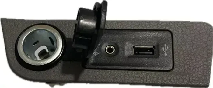 Tomada 12v Usb E Aux Gol, Voyage, Saveiro  2017 a 2023 